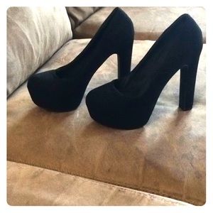 Suede black chunk heels!
